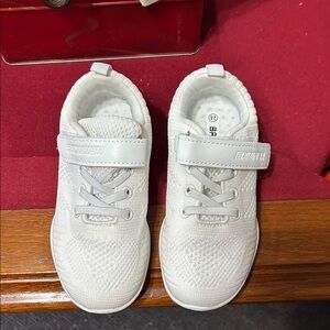Toddler white Baxinier tennis shoes